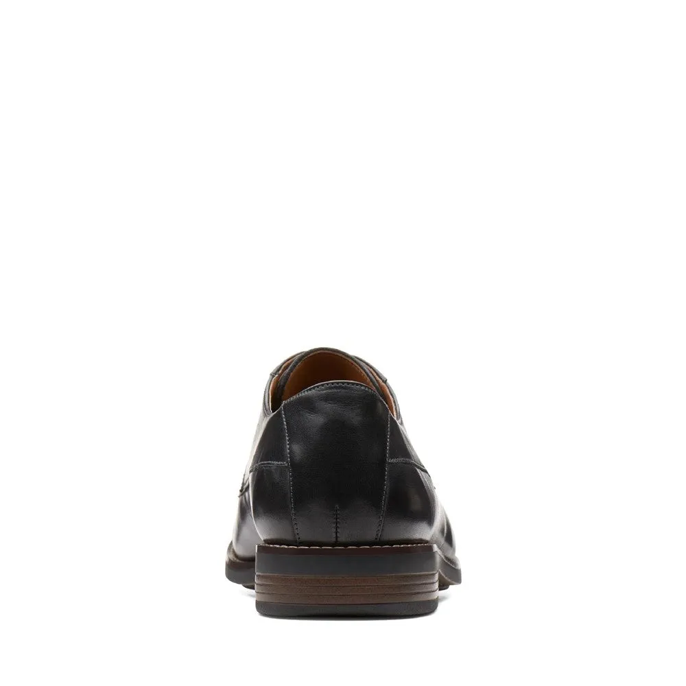 Clarks Becken Cap Lace Up Shoe