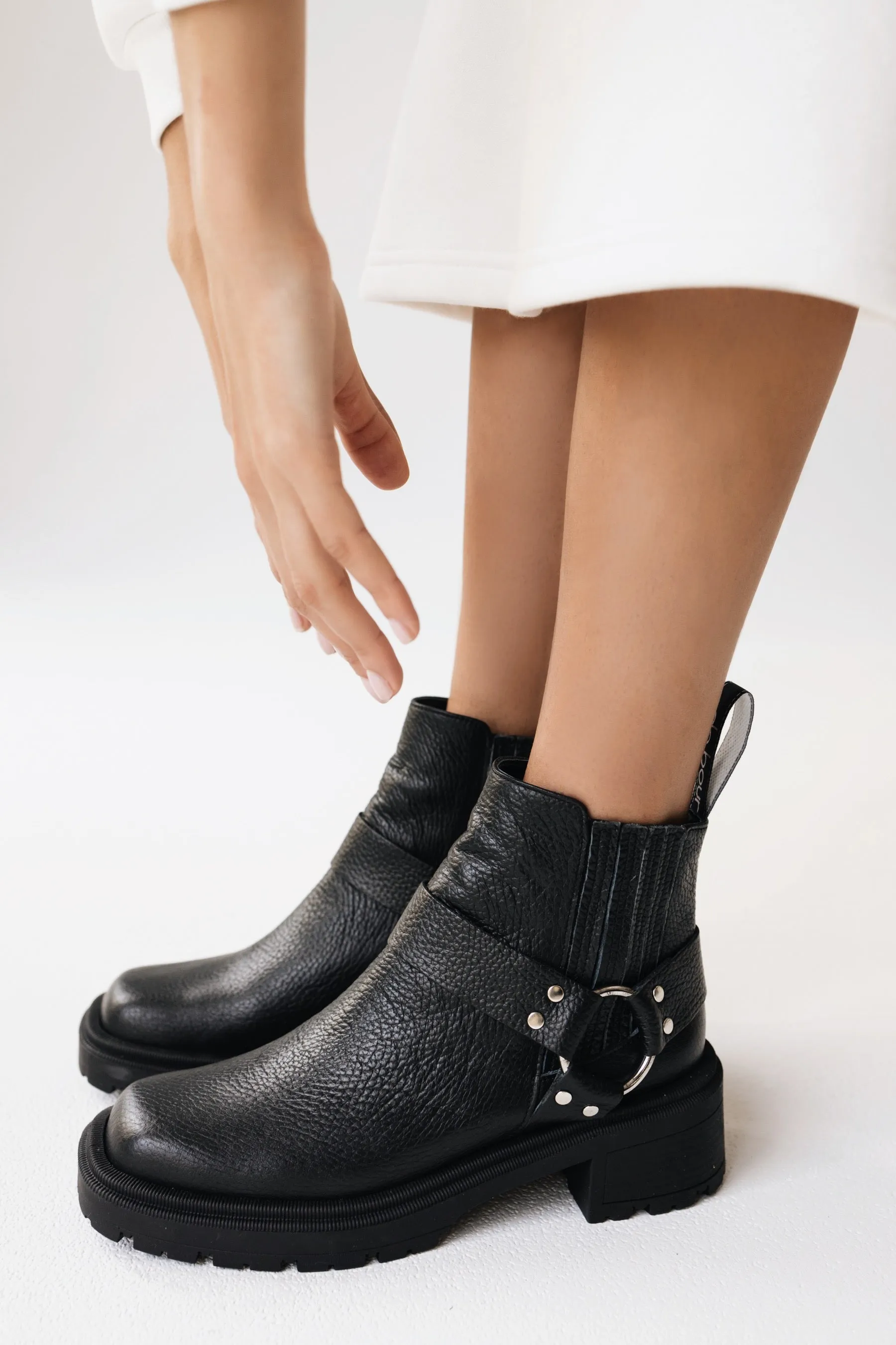 COLLETTE BLACK LEATHER CHELSEA BOOTS