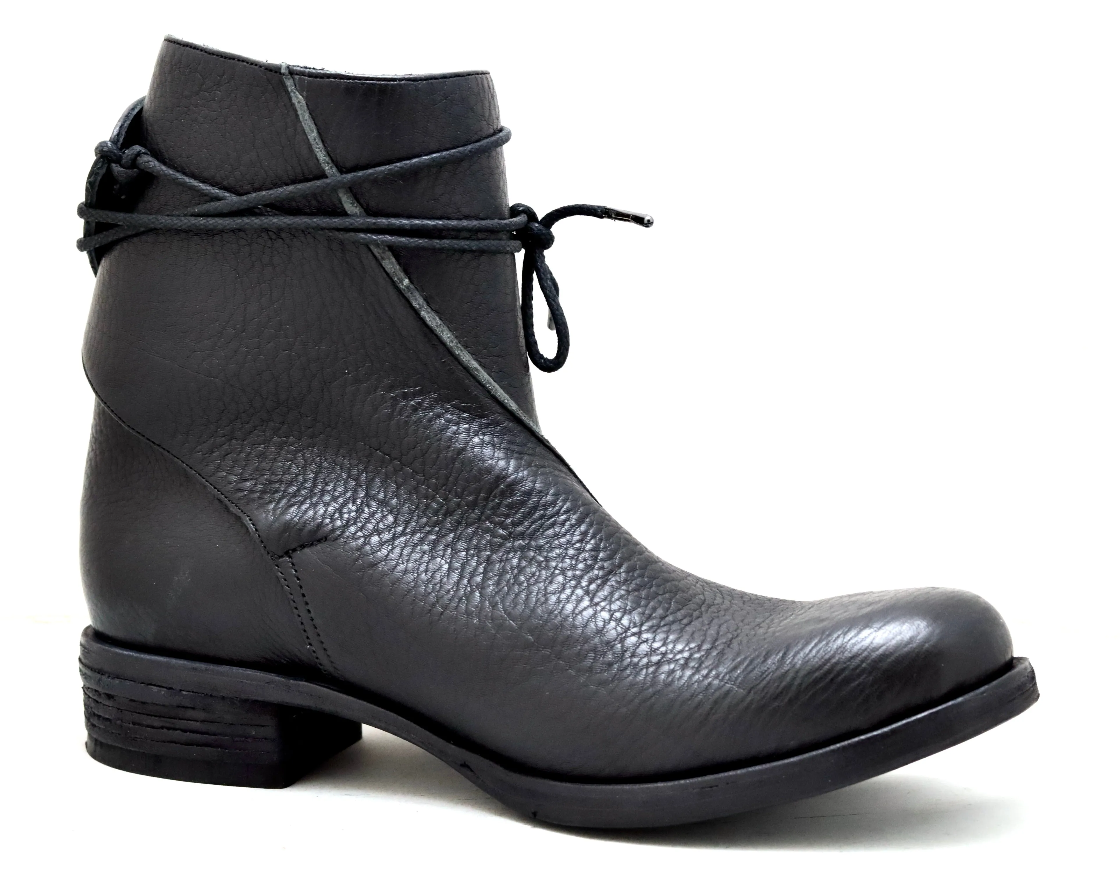 Lace around boot  | vachetta grain | black